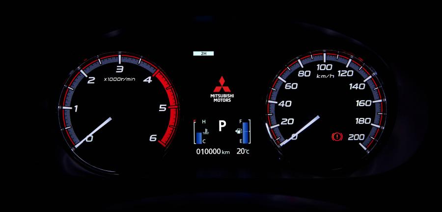 Панель приборов Mitsubishi Triton Double Cab 2018 года  (TH) (фото 14 из 28)